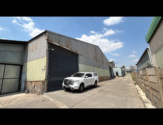 850M² WAREHOUSE TO LET IN EASTLEIGH